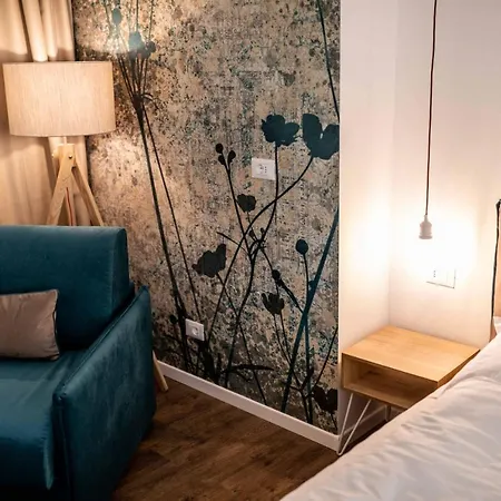 Cooper L Zum Loewen Guest house