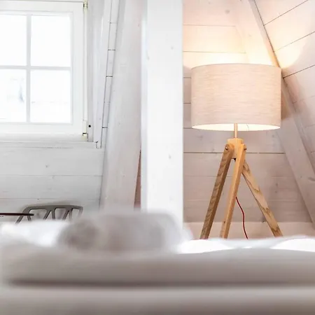 Cooper L Zum Loewen Merano