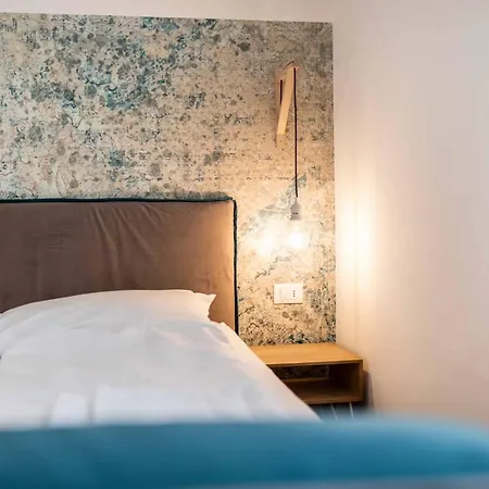 Cooper L Zum Loewen Vendégház 3*