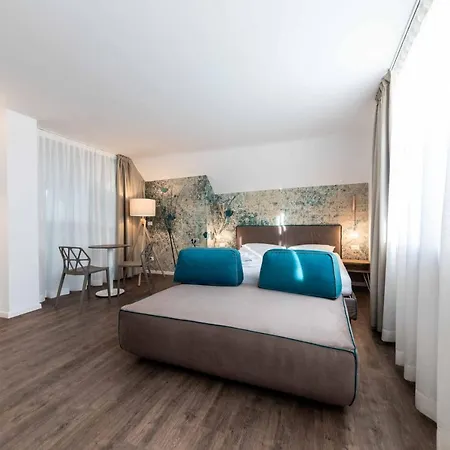 Cooper L Zum Loewen Vendégház Merano
