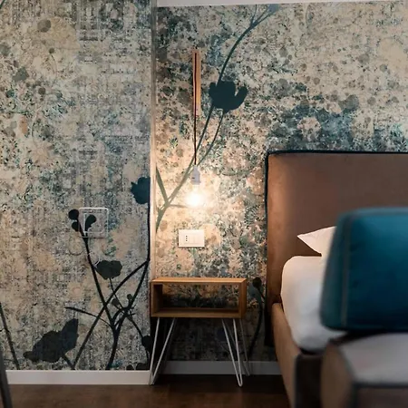 Cooper L Zum Löwen Gasthof Meran