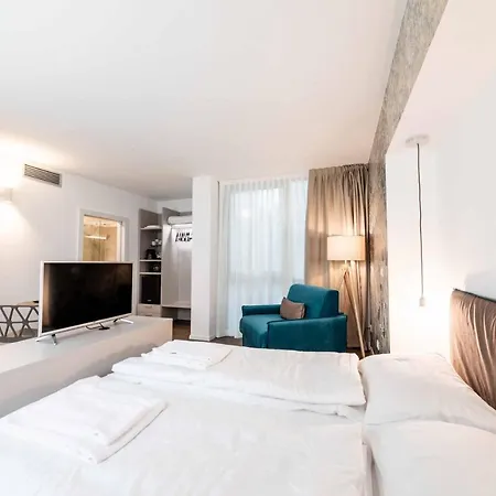 Cooper L Zum Loewen 3*