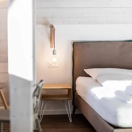 Cooper L Zum Loewen Vendégház 3*