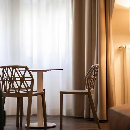 Cooper L Zum Loewen Guest house