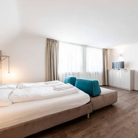 Cooper L Zum Loewen Vendégház Merano