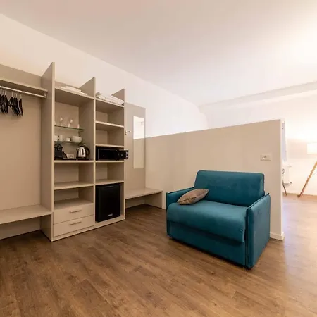 Cooper L Zum Loewen Guest house 3*