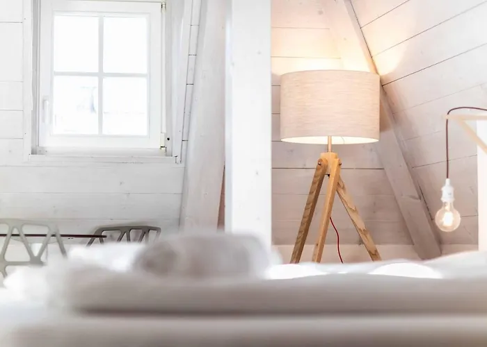 Cooper L Zum Loewen Merano