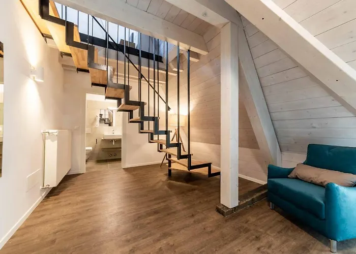 Cooper L Zum Loewen بيت ضيافة ميرانو