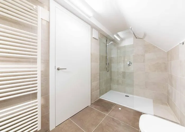 Cooper L Zum Loewen Konukevi 3*