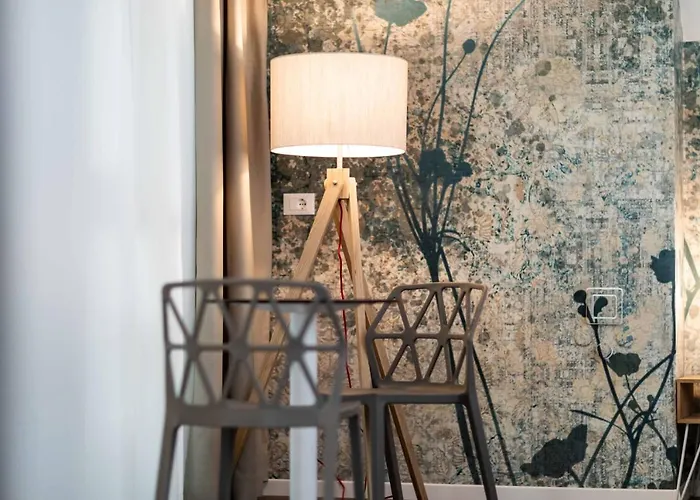 Cooper L Zum Loewen Konukevi 3*