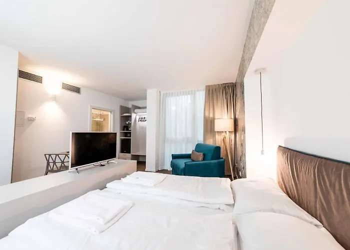 Cooper L Zum Loewen 3*